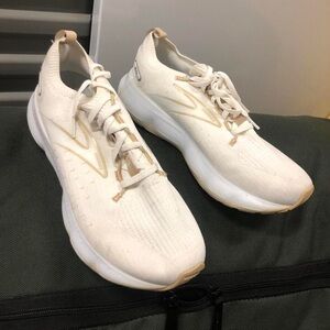 Brooks Ghost 16 white running shoes